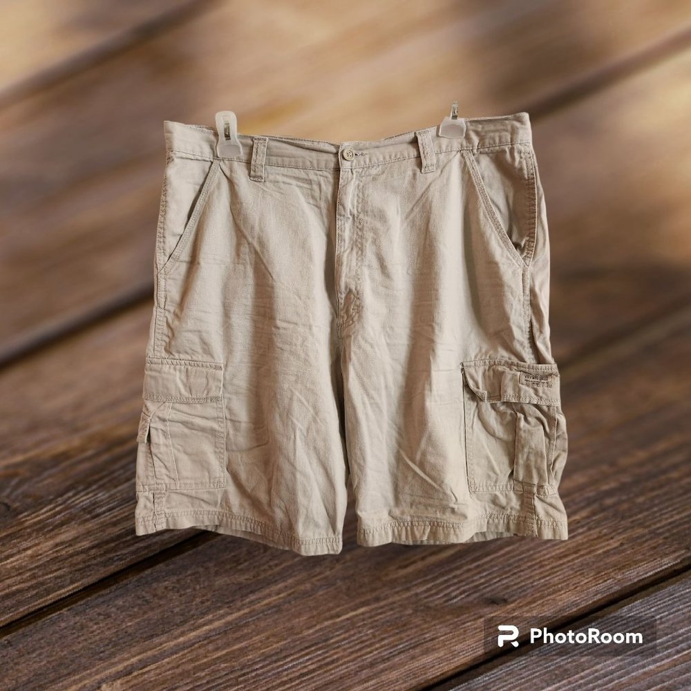 Men's Wrangler Khaki Shorts Size 40 Cargo Pockets 100% Cotton